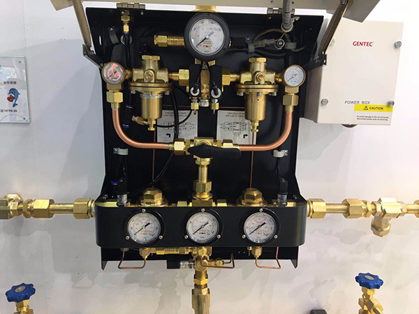 自动切换汇流排5